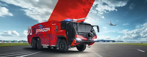 DRAGON X6 NEO 활주로 위에서 하늘의 비행기와 함께 보이는 연출 이미지