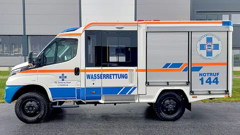 구조·장비 운반차 오스트리아 Austrian Water Rescue Service, Salzsburg 납품 사진, 흰색 차체의 측면, WASSERRETTUNG 표기