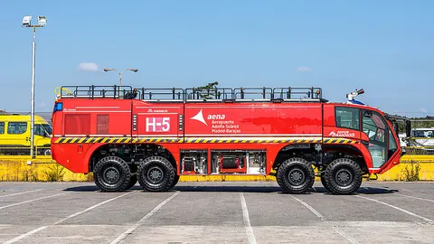 SUPERDRAGON X8 스페인 AENA (Spain) 납품 사진, 측면에서 본 모습, 바퀴 네 축이 보임
